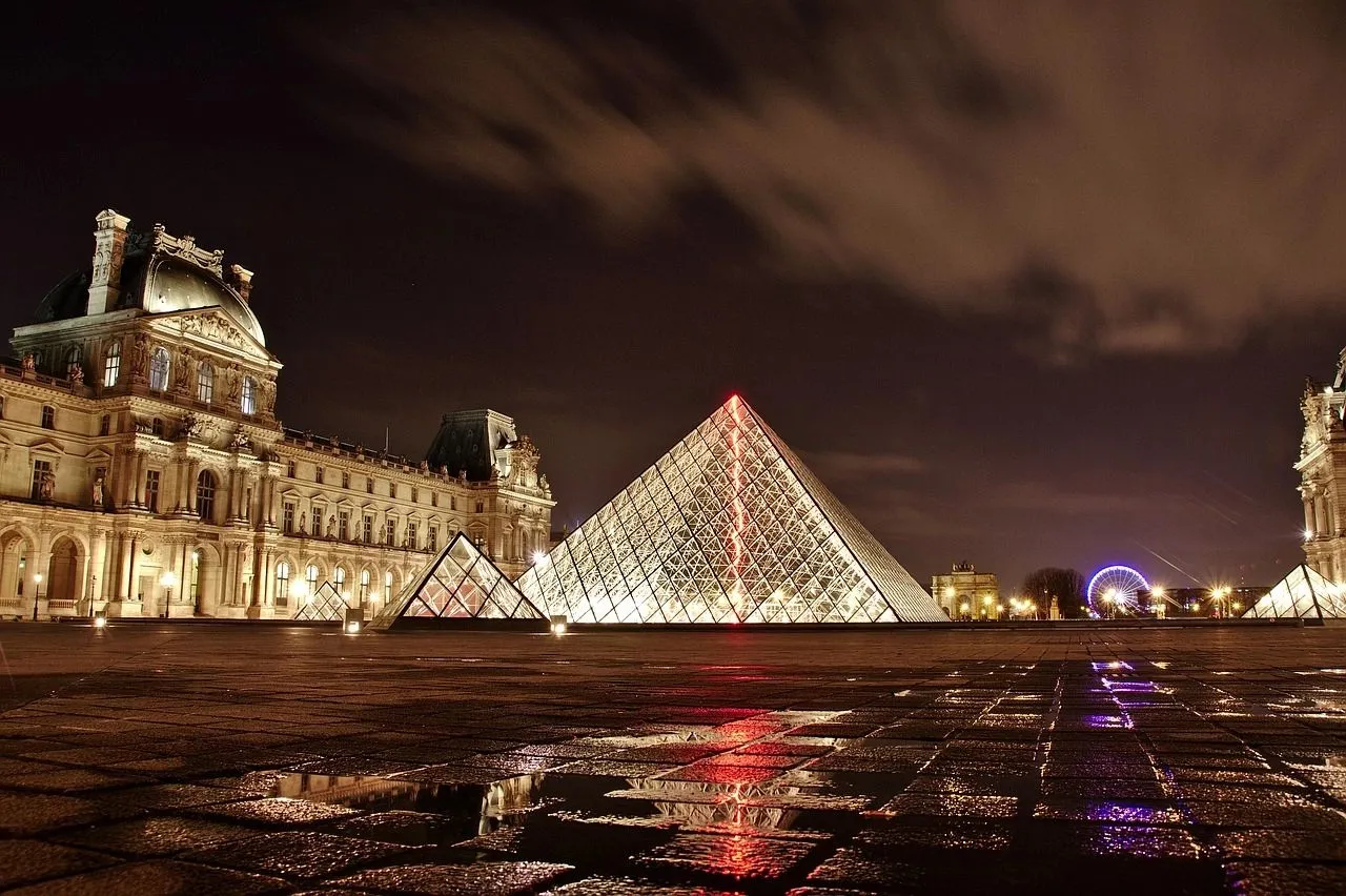Paris Nacht Louvre